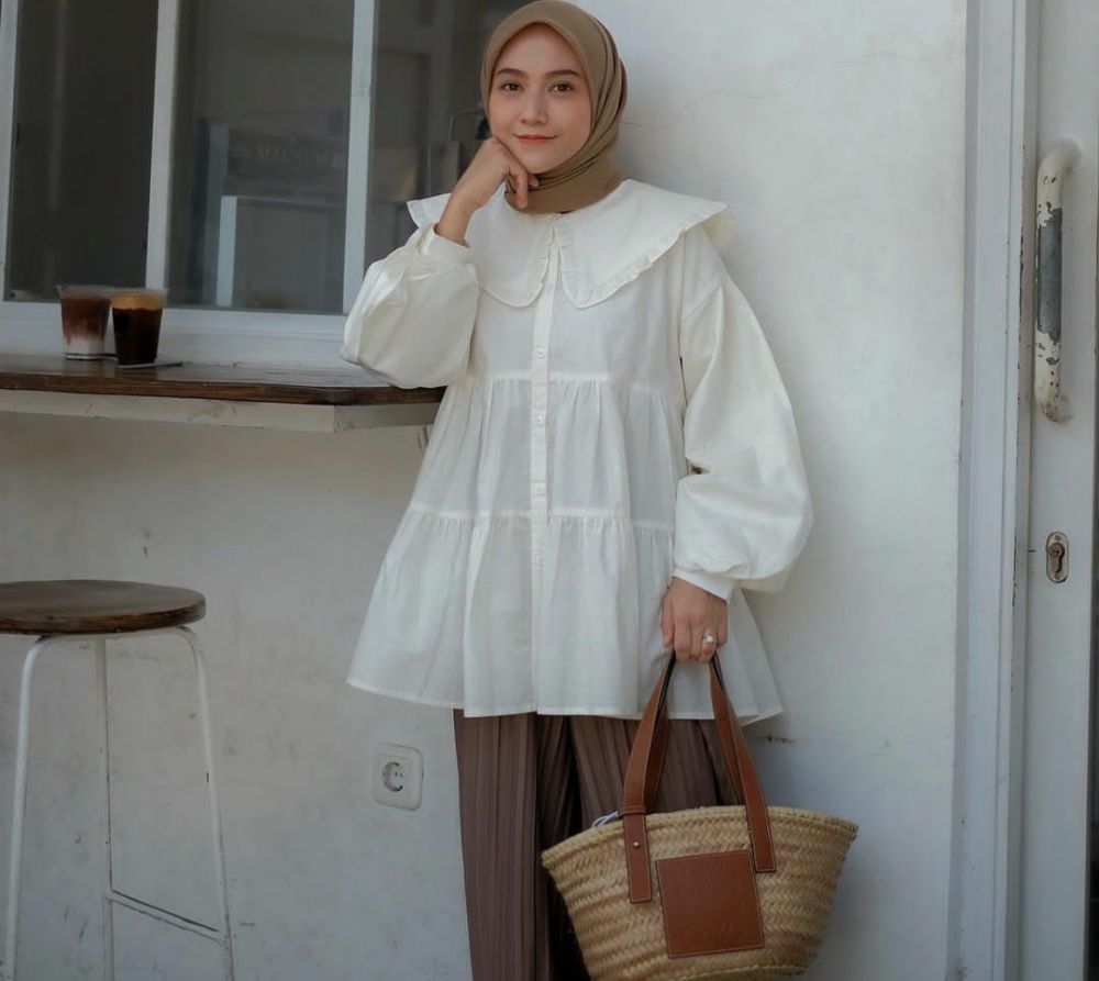 11 Ide Outfit Hijab Nuansa Putih Untuk Bukber ala Influencer Tanah Air