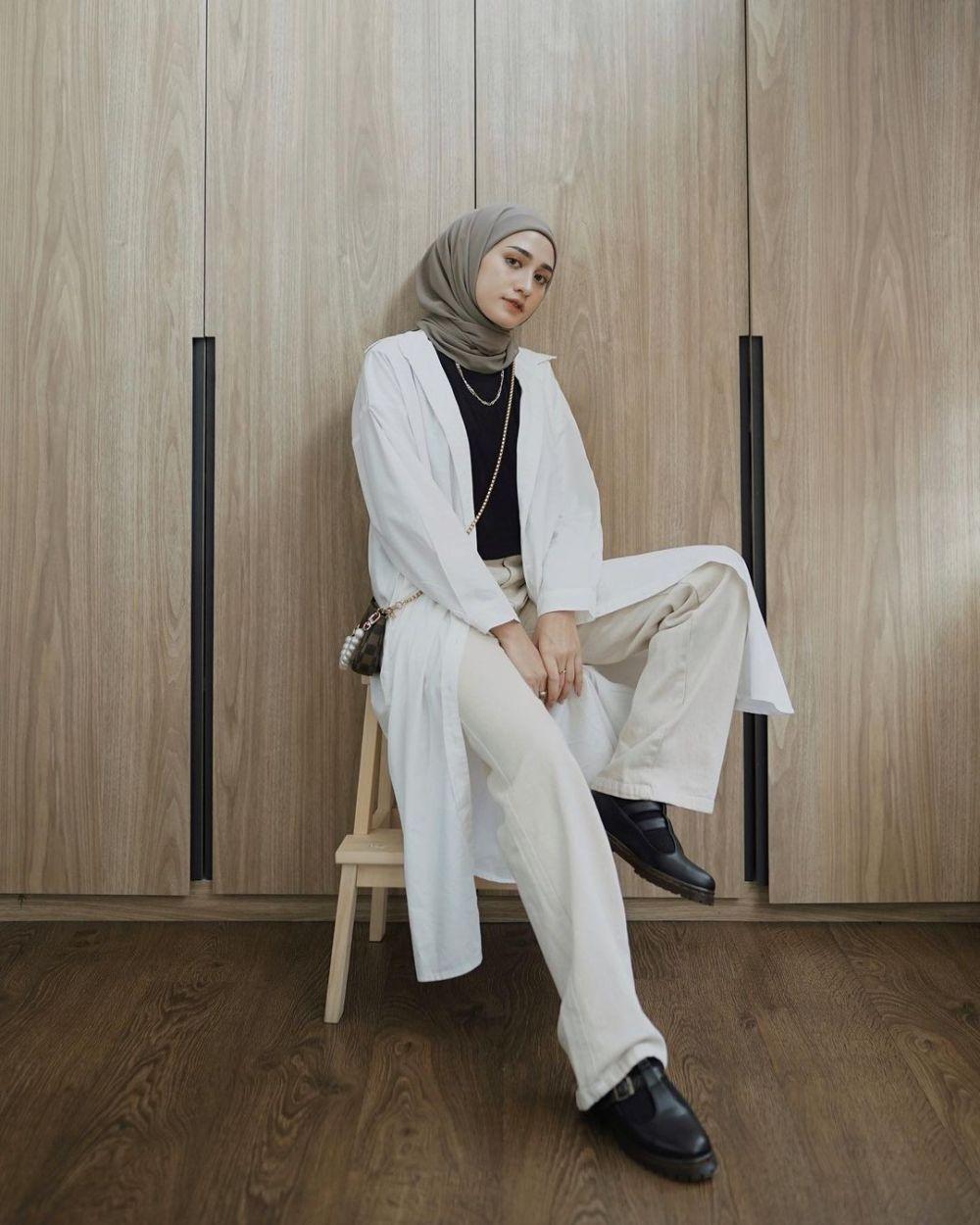 Ootd Hijab Nuansa Putih Ala Helmi Nursifah Eye Catching 7235