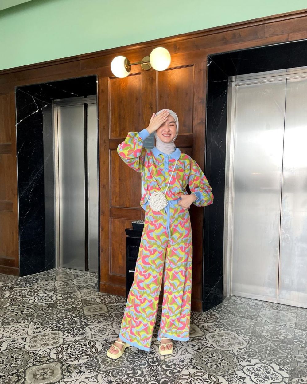 9 Inspirasi OOTD Hijab Cewek Kue ala Inas Rana Fagastia, Colorful!