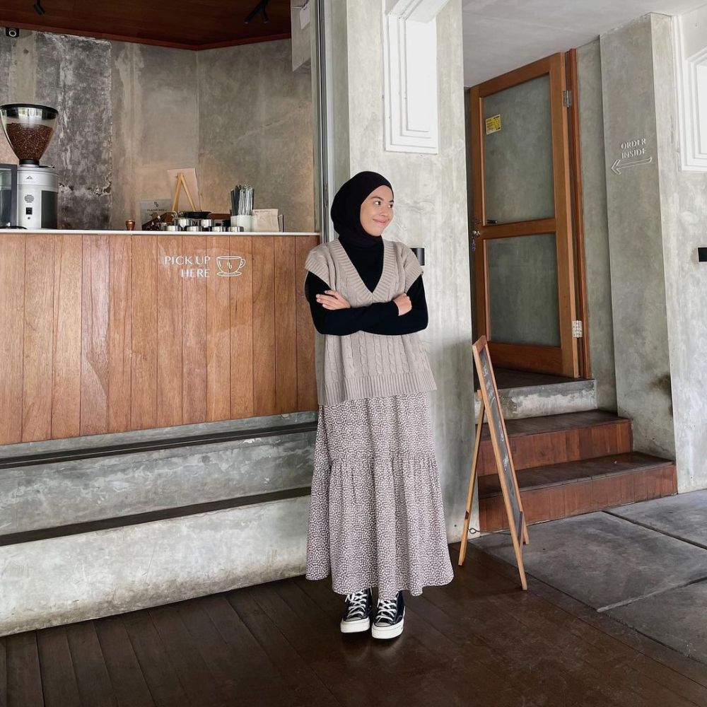 9 Outfit Bukber ala Rahmi Apria, Mulai dari Celana hingga Dress