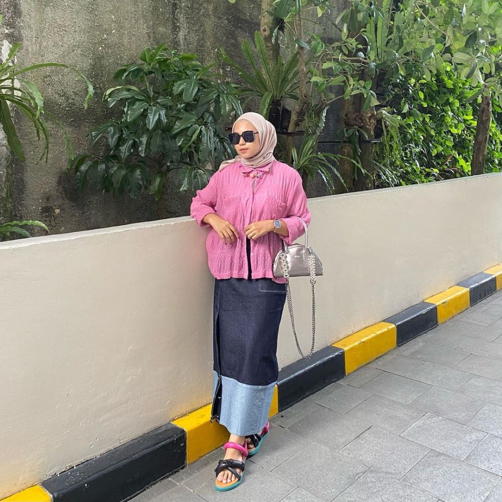 Outfit Bukber Dengan Rok Denim