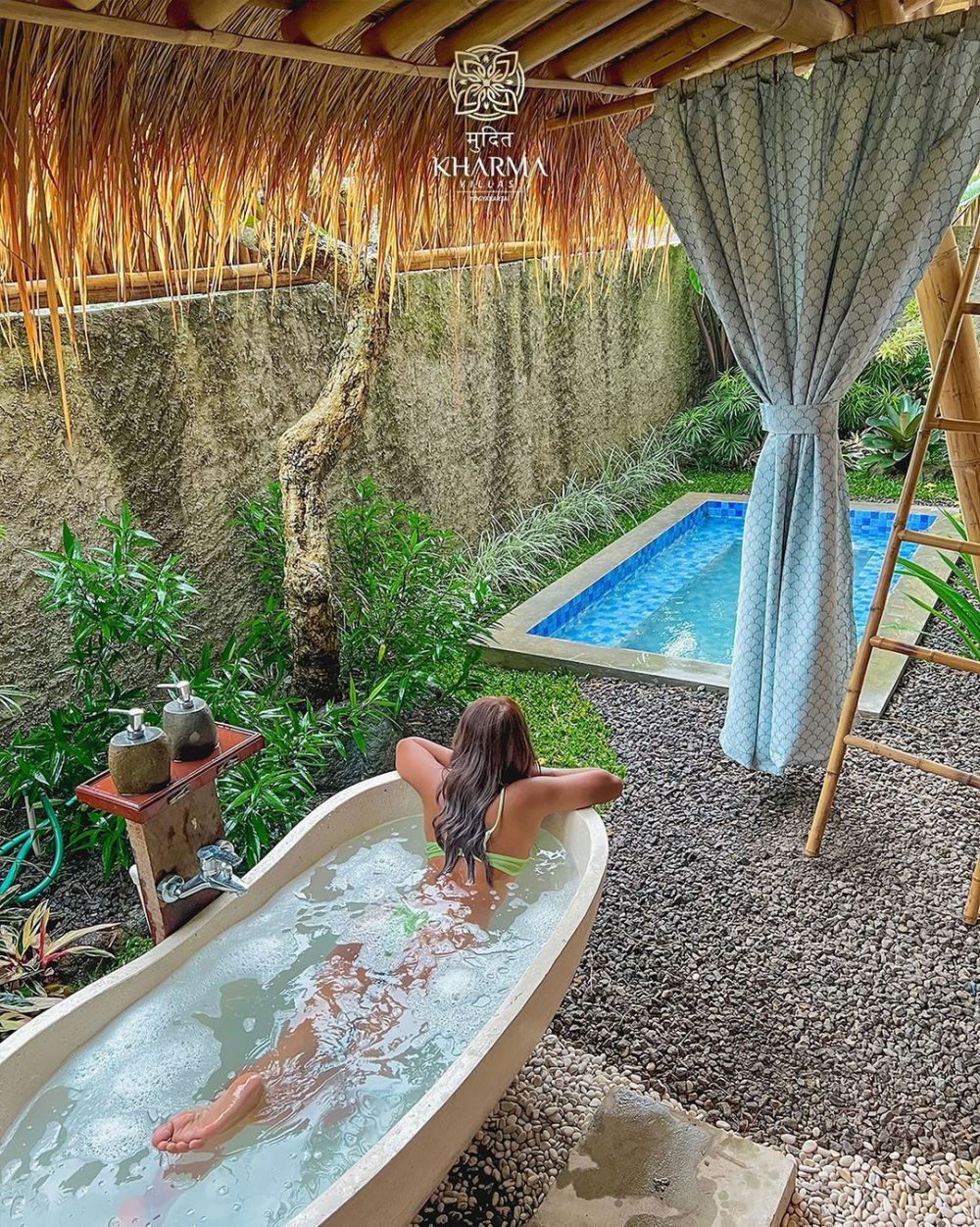 6 Vila dan Resort Jogja dengan Kamar Mandi Semi-Outdoor