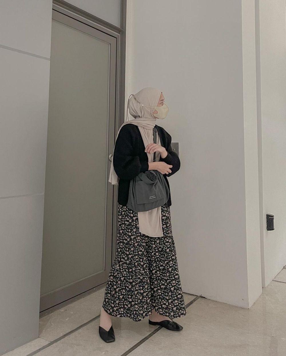 10 Padu Padan Rok Pattern ala Denisa Rani, Antiboring!