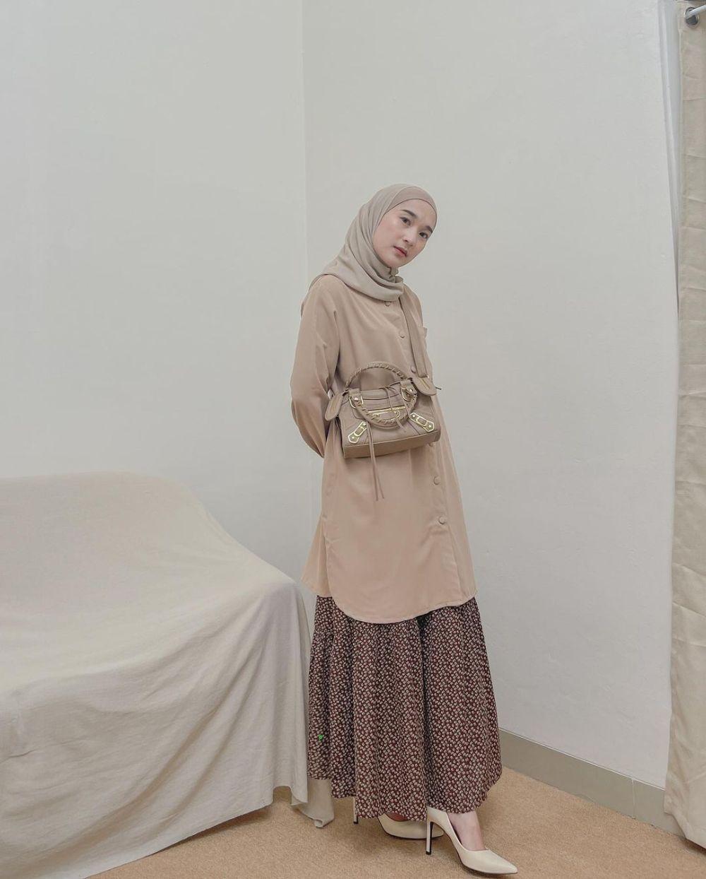 10 Padu Padan Rok Pattern ala Denisa Rani, Antiboring!