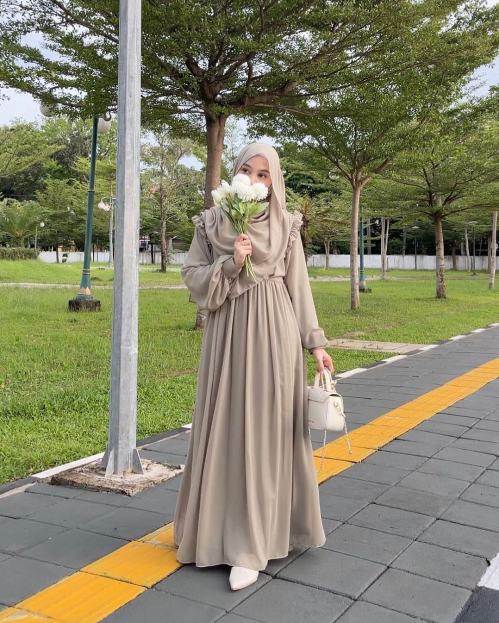 12 Inspirasi Dress Lebaran Syari ala Windy Erlisa, Stylish!