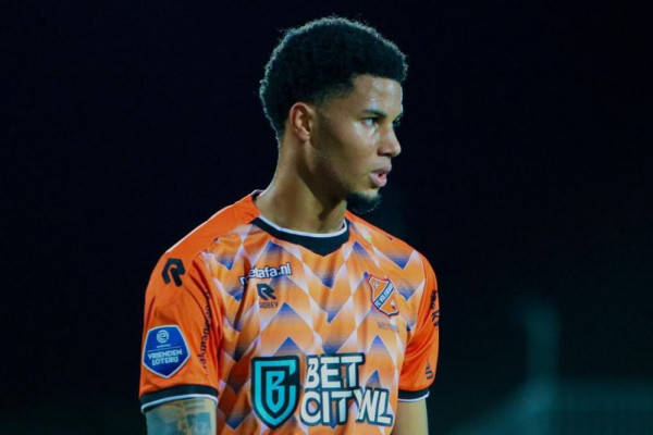 5 Pemain Bertahan Muda yang Paling Berkilau di Eredivisie