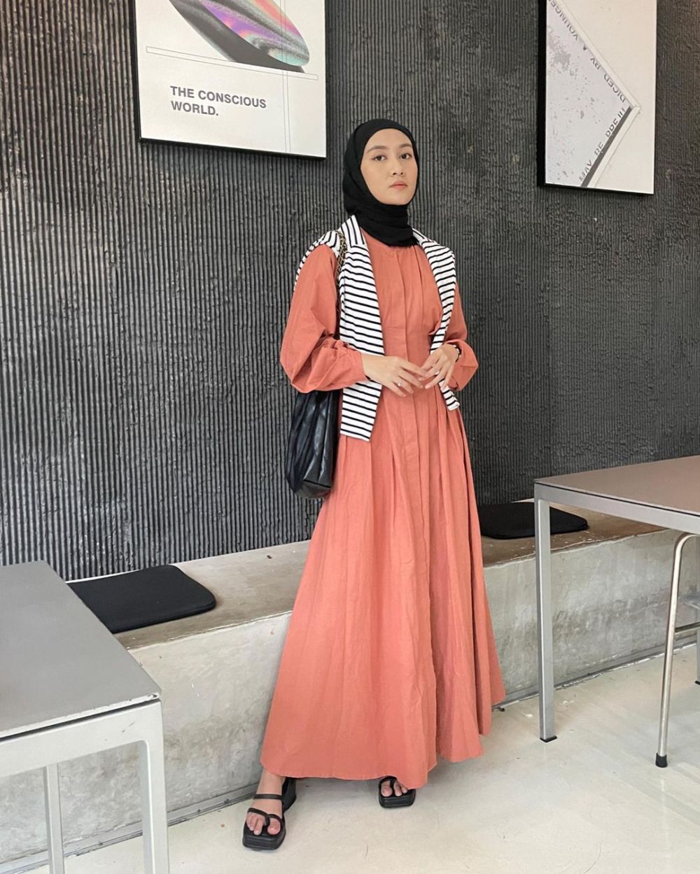 9 Inspirasi OOTD Hijab Cewek Kue ala Inas Rana Fagastia, Colorful!