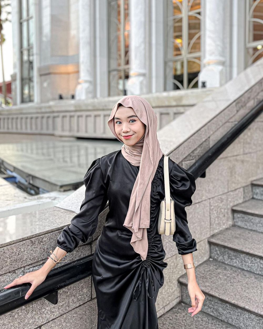 10 Rekomendasi Dress Ulya Salsabila untuk Buka Bersama, Girly!