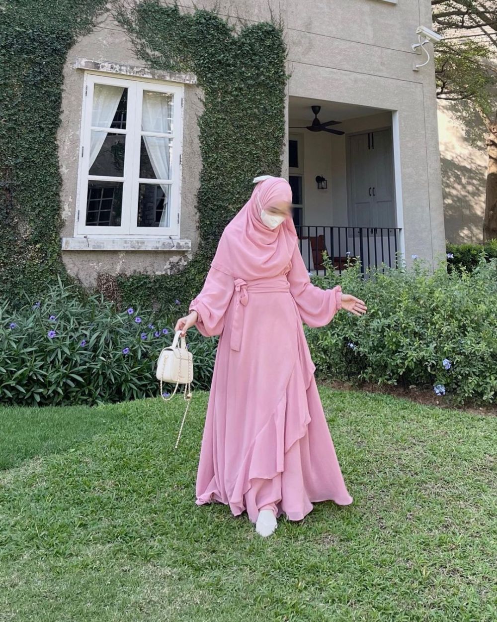 12 Inspirasi Dress Lebaran Syari ala Windy Erlisa, Stylish!