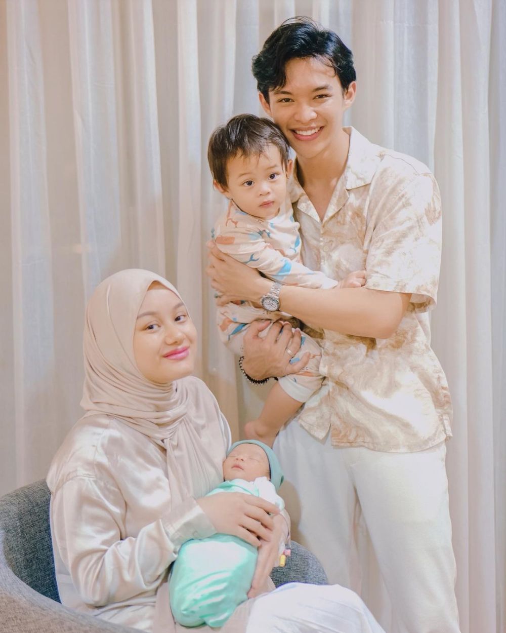 10 Artis Dikaruniai Anak Lelaki Kedua Sebelum Usia 30 Tahun, So Sweet