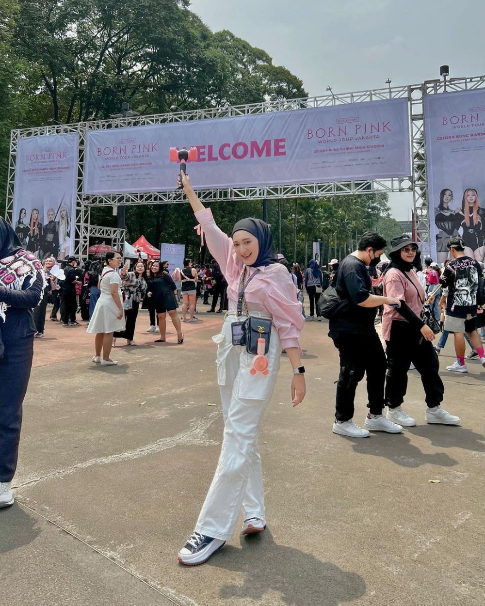 11 OOTD Selebgram saat Nonton Konser Blackpink, Stand Out!