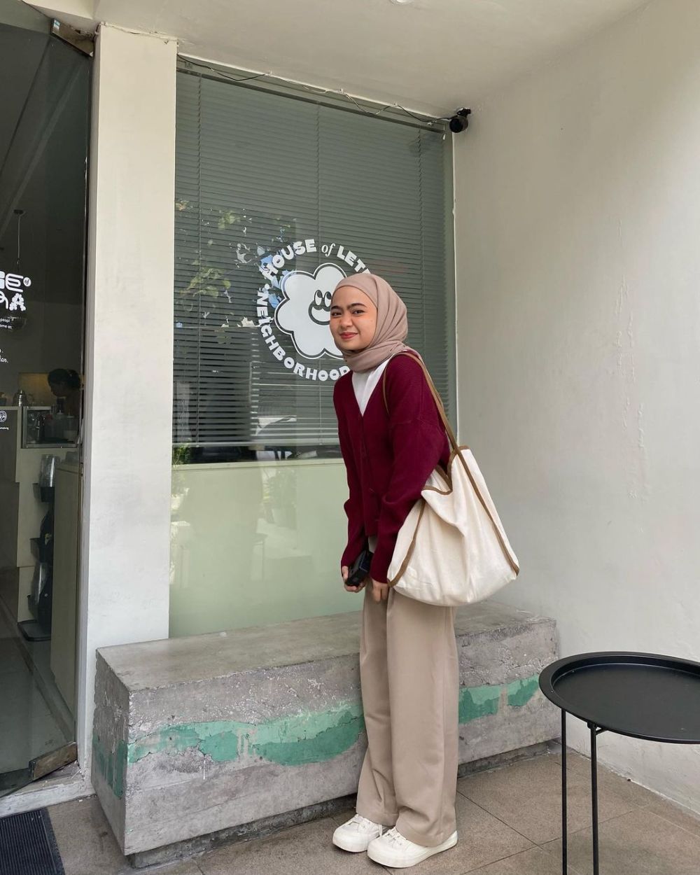 9 Ide Mix n Match Outfit Rajut ala Maryam Nurul, Style Hijab Kekinian