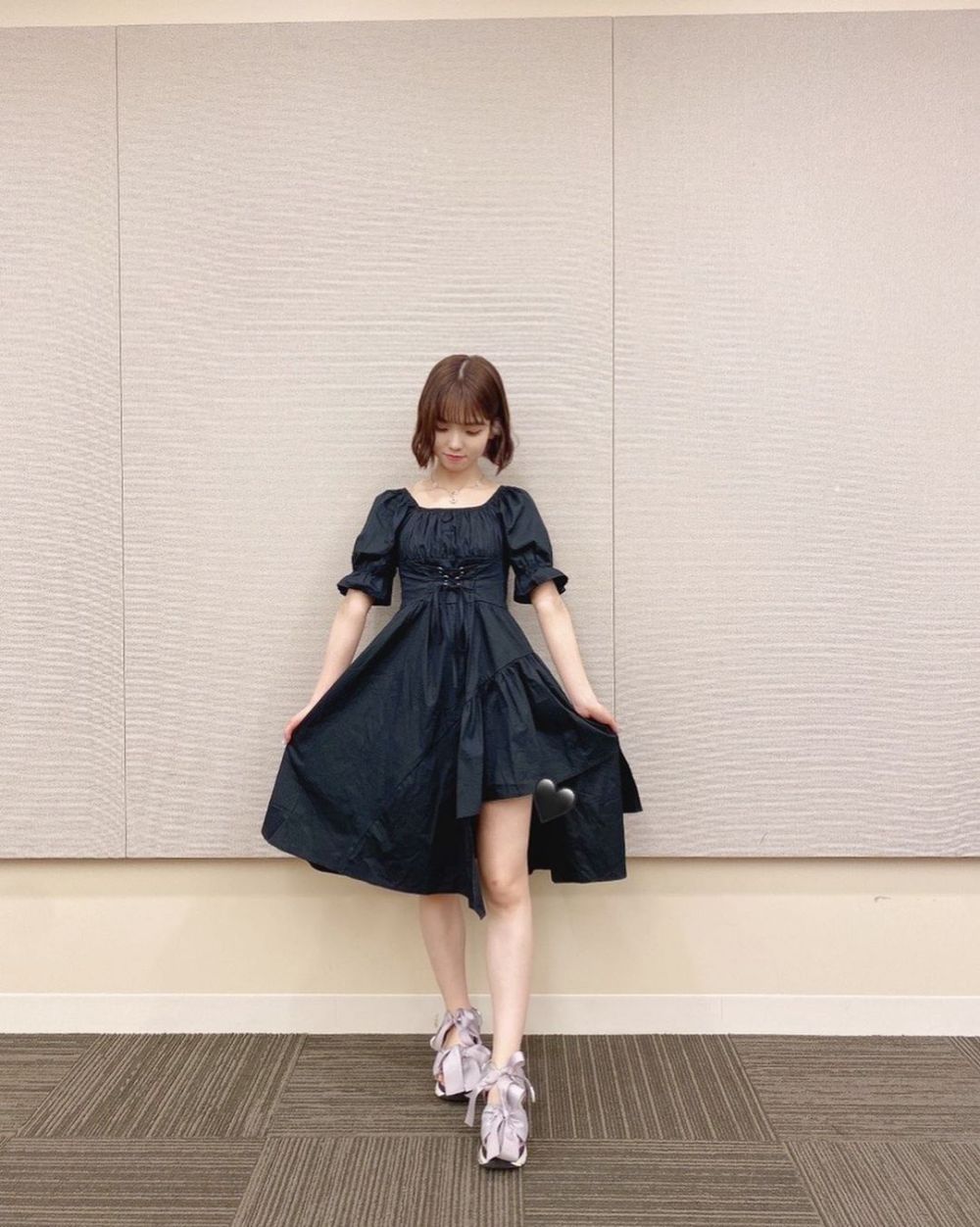9 Ide Outfit Nuansa Hitam ala Ayane Takahashi AKB48, Out of The Box