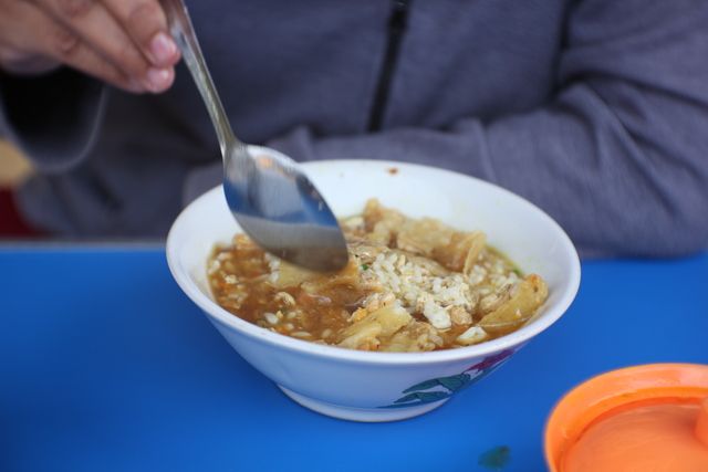 5 Serba-serbi Sauto, Soto Khas Tegal dengan Sambal Tauco yang Maknyus!