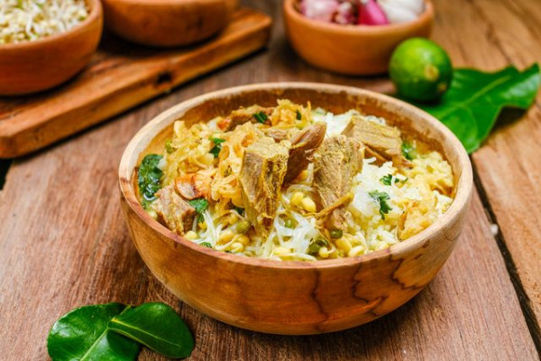 5 Serba-serbi Sauto, Soto Khas Tegal dengan Sambal Tauco yang Maknyus!