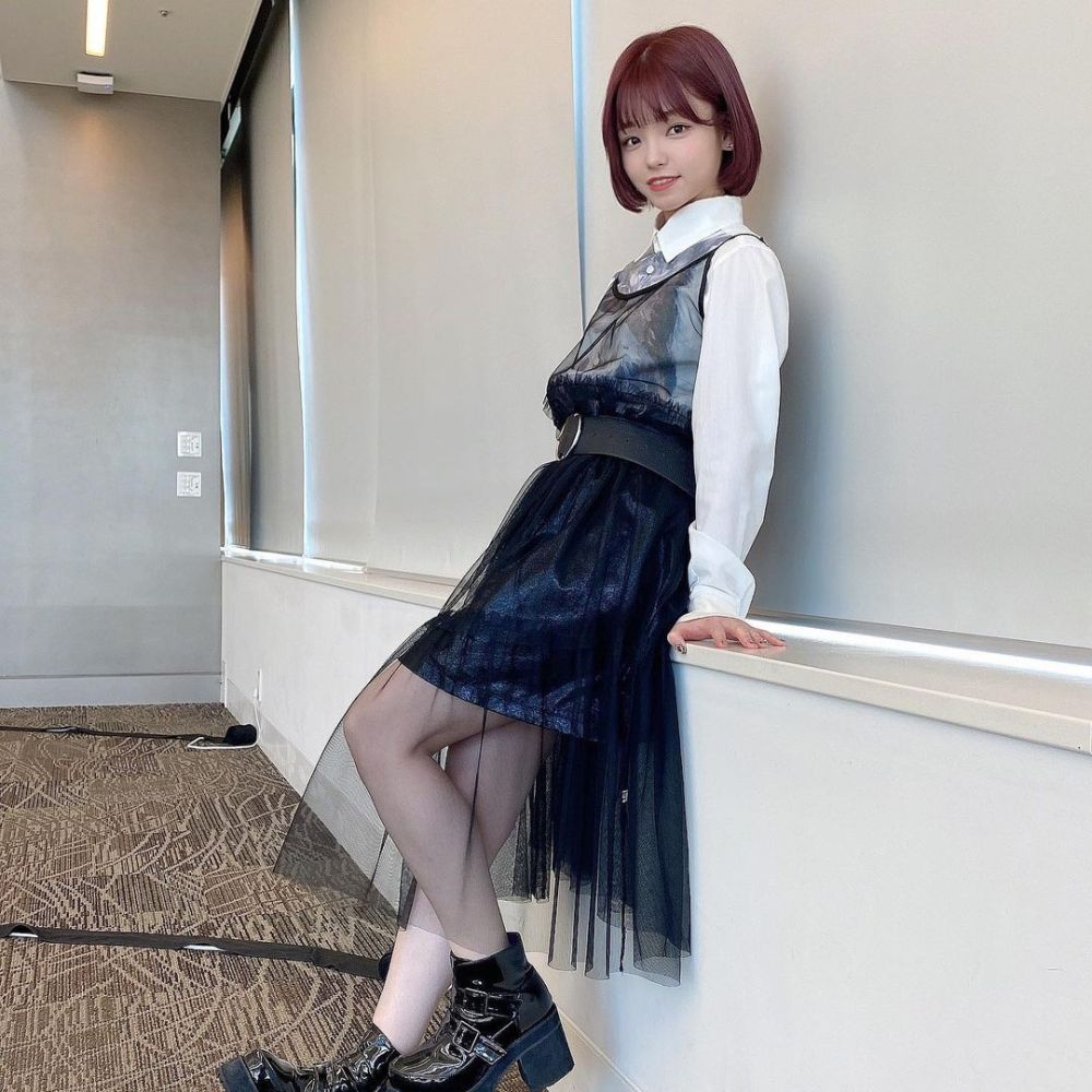 9 Ide Outfit Nuansa Hitam ala Ayane Takahashi AKB48, Out of The Box