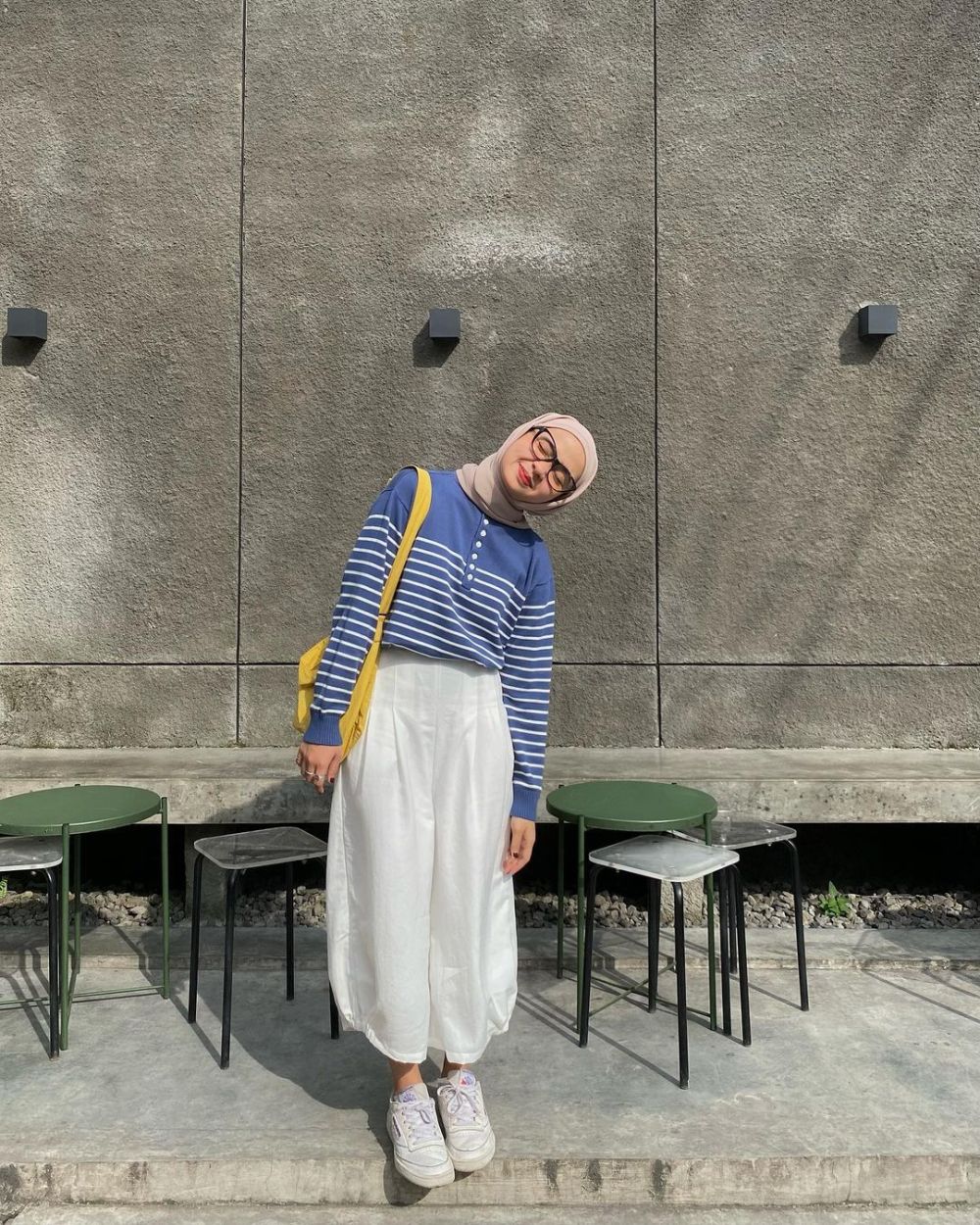 9 Ide Mix n Match Outfit Rajut ala Maryam Nurul, Style Hijab Kekinian