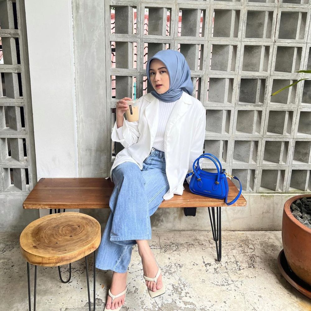 9 OOTD Hangout dengan Celana Kulot ala Alifhia Fitri, Stylish!