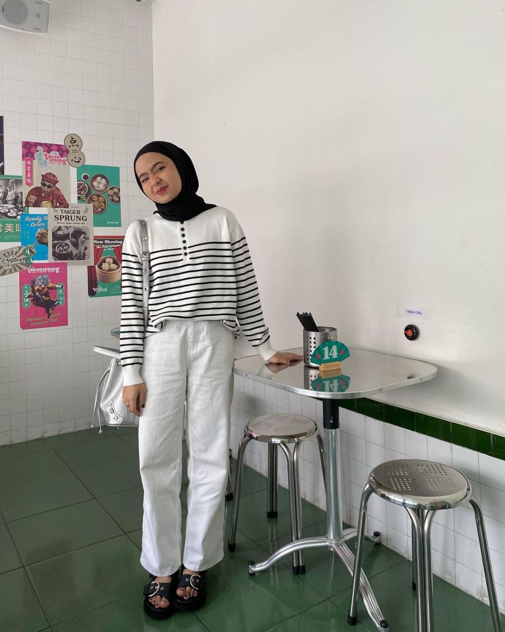 9 Ide Mix n Match Outfit Rajut ala Maryam Nurul, Style Hijab Kekinian