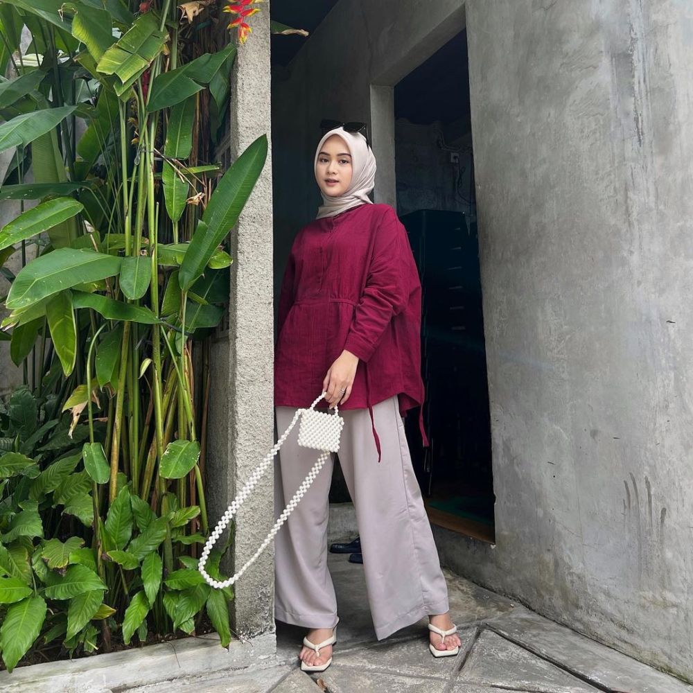 9 OOTD Hangout dengan Celana Kulot ala Alifhia Fitri, Stylish!