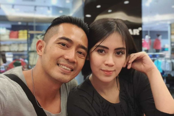 Digugat Cerai Lagi, 10 Potret Kenangan Yama Carlos Dan Istri