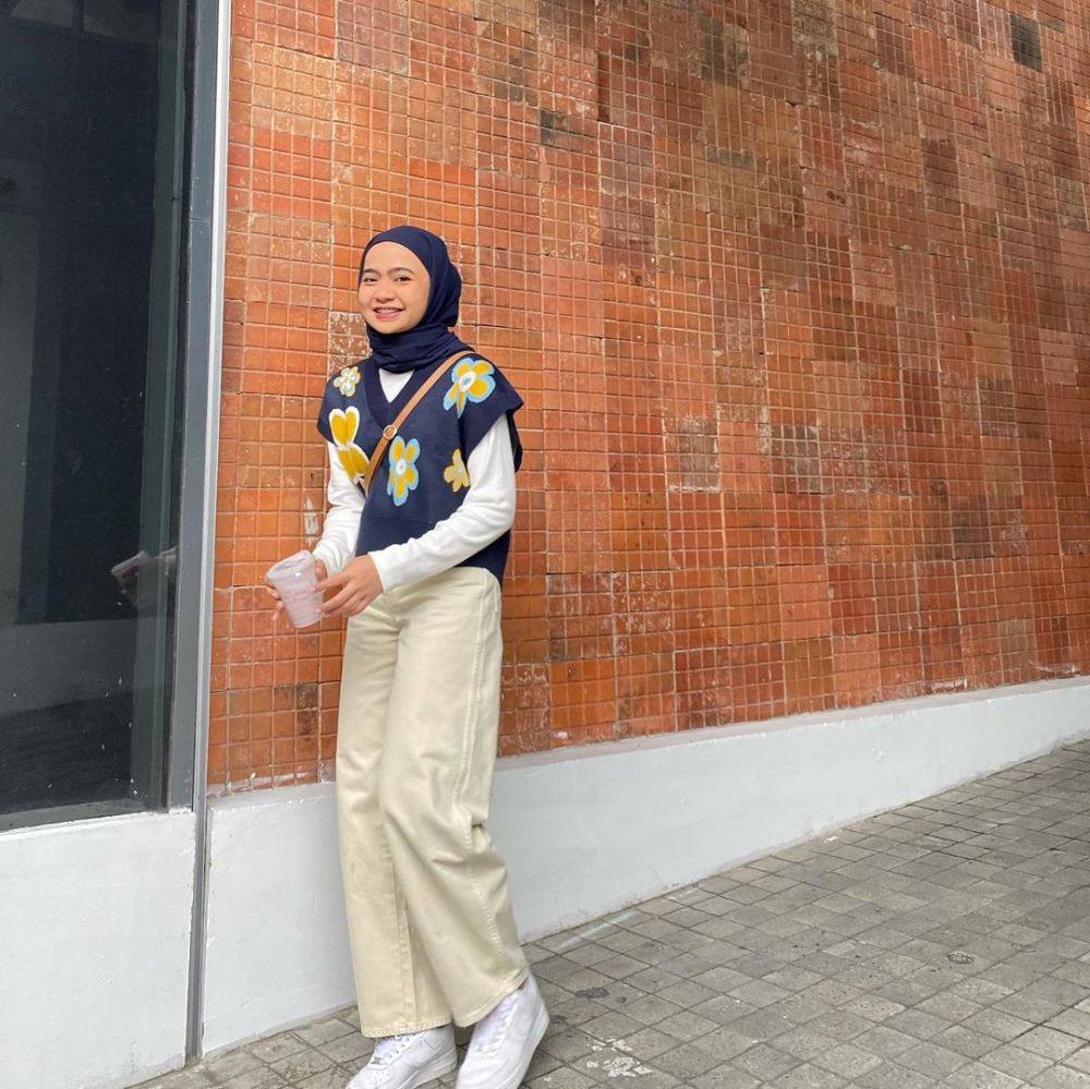 9 Ide Mix n Match Outfit Rajut ala Maryam Nurul, Style Hijab Kekinian