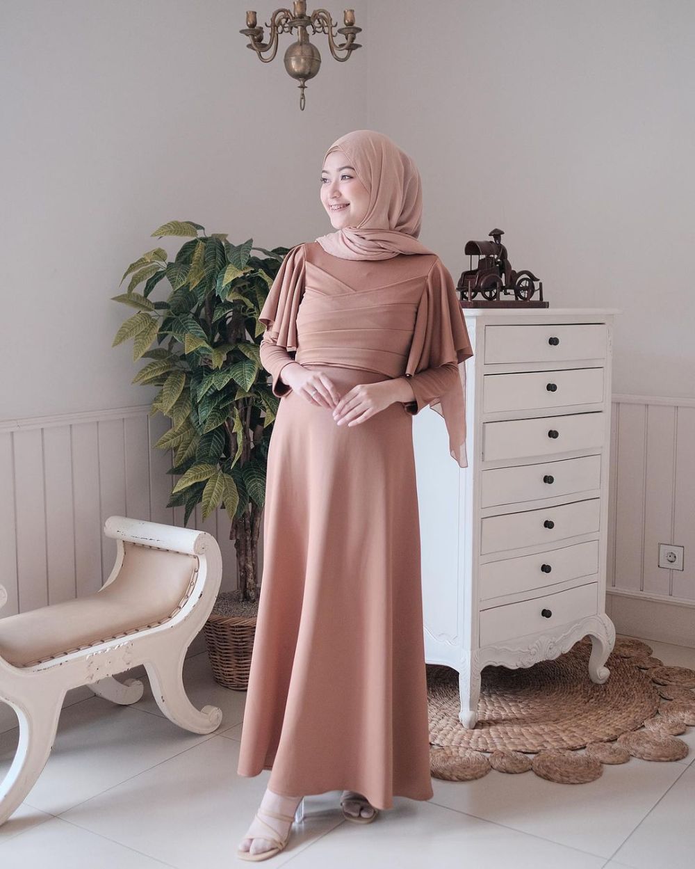 9 Referensi Dress Nuansa Cokelat ala Sari Endah Pratiwi