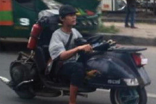 10 Potret Modifikasi Motor Nyeleneh Abis, Berfungsi Gak, ya?