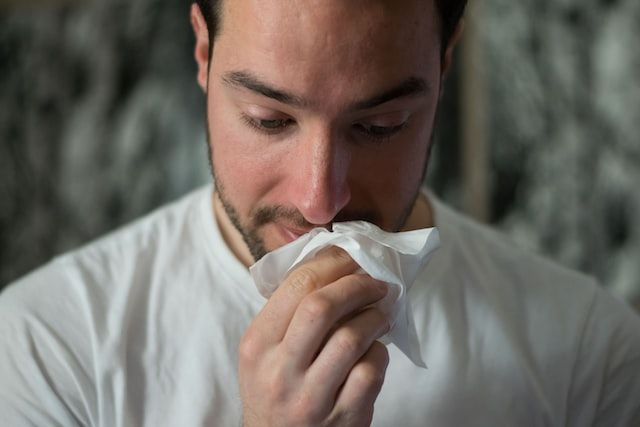 6 Cara Mengatasi Gejala Flu dan Batuk tanpa Obat Kimia