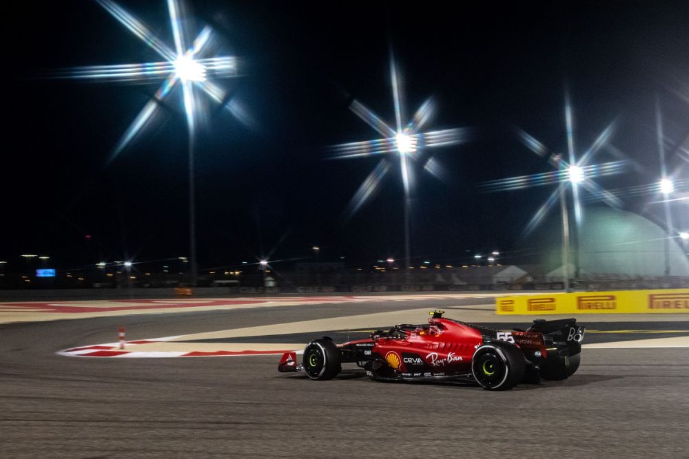 Carlos Sainz Kian Waspada dengan Ancaman Aston Martin