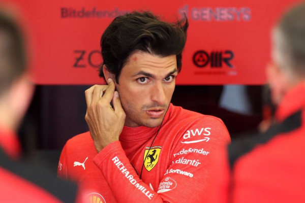 Carlos Sainz Terkejut Ferrari Takluk dari Mercedes di GP Arab Saudi
