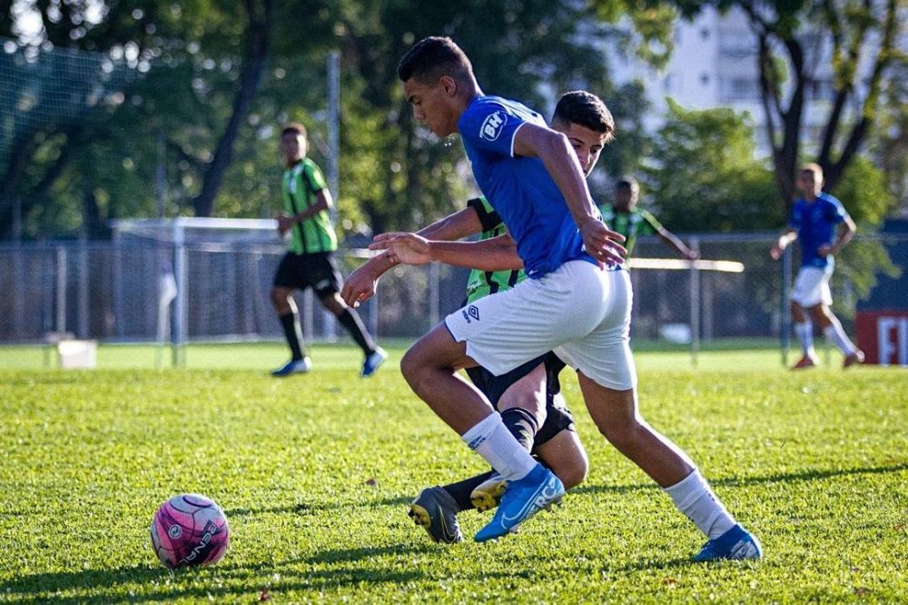 5 Anak Legenda Sepak Bola yang Bermain di Klub Tenar