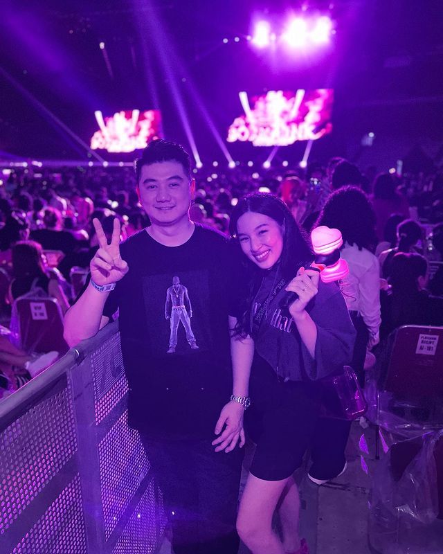 9 OOTD Artis dan Selebgram Pria saat Nonton Konser BLACKPINK