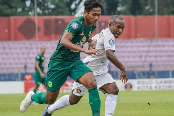Kalah dari Persik, Aji Santoso Soroti Kepemimpinan Wasit