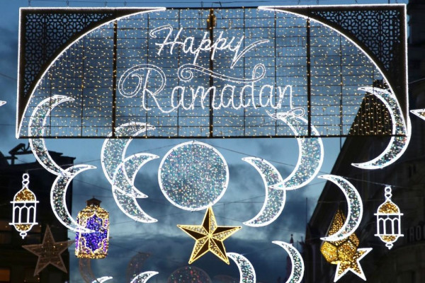 Lampion Ramadan Menyala di London untuk Pertama Kalinya! 