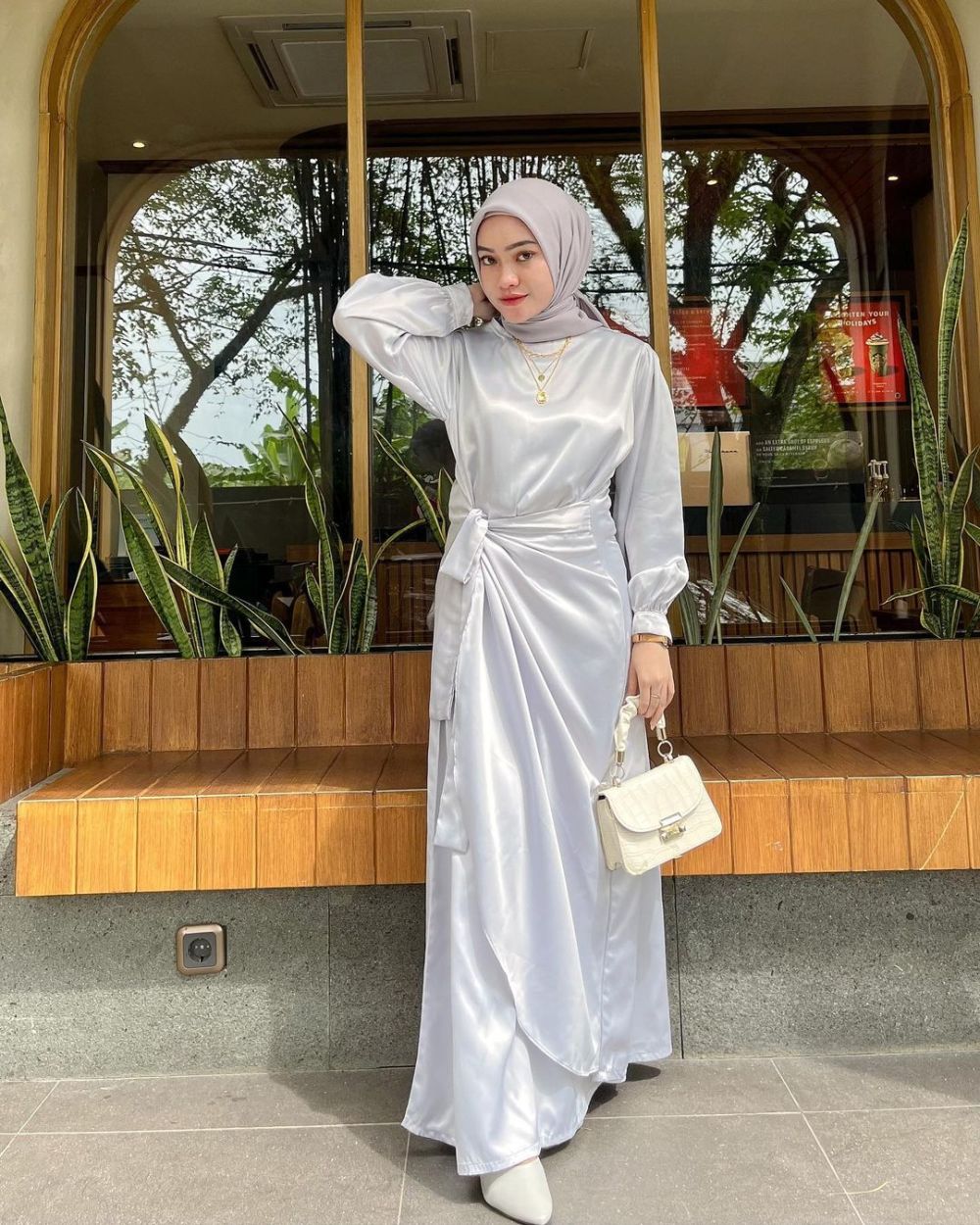 10 Ide Outfit Buka Bersama Dengan Dress, Anggun Nan Elegan