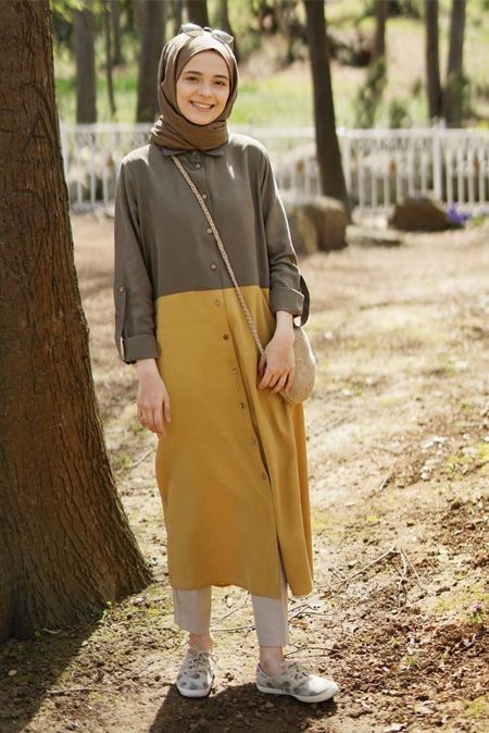 9 Inspirasi OOTD Hijabers Pakai Tunik Dress, Tampil Elegan saat Bukber