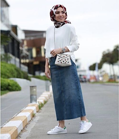 9 Inspirasi Outfit Hijabers Pakai Rok Span, Tampil Stylish saat Bukber