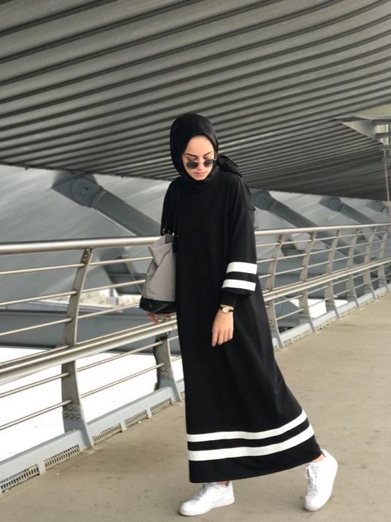 9 Inspirasi OOTD Hijabers Pakai Tunik Dress, Tampil Elegan saat Bukber