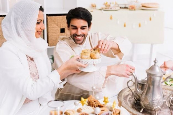 6 Tips Adakan Buka Bersama di Rumah lebih Hangat dan Berkesan