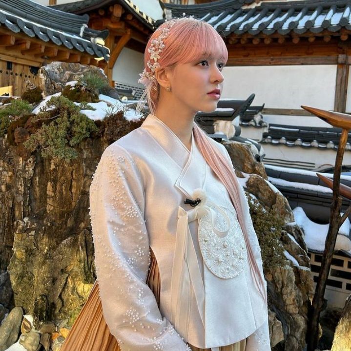 Fakta Menarik Lily NMIXX, Sosok Vokalis Bersuara Emas