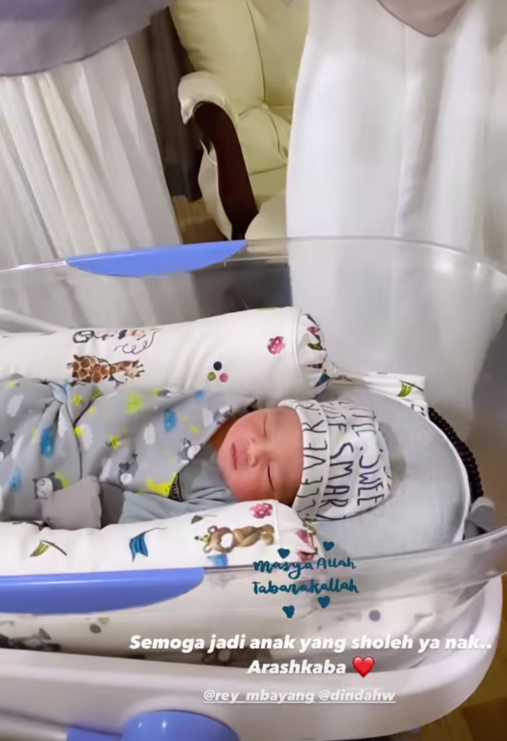 10 Potret Gemas Arashkaba, Anak Kedua Dinda Hauw dan Rey Mbayang