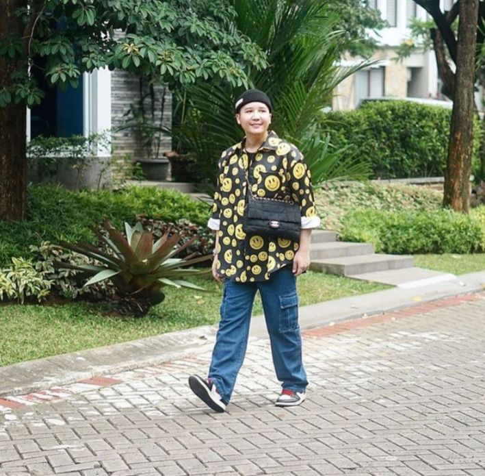 10 Gaya Outfit Kekinian ala Rangga Moela, Modis untuk Hangout