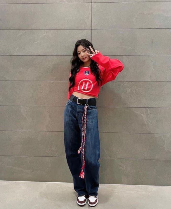 12 Ide Daily Outfit Simpel dan Modis ala Minju eks IZ*ONE