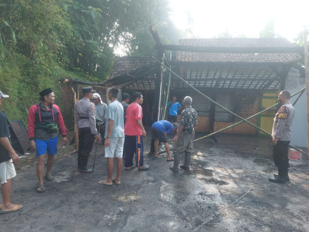 Ditinggal Salat Subuh, Rumah Warga Gunungkidul Ludes Terbakar