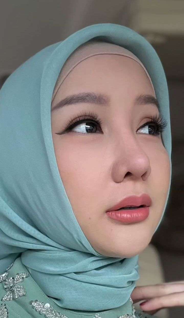 10 Potret Lucinta Luna Pakai Hijab Saat Ramadan