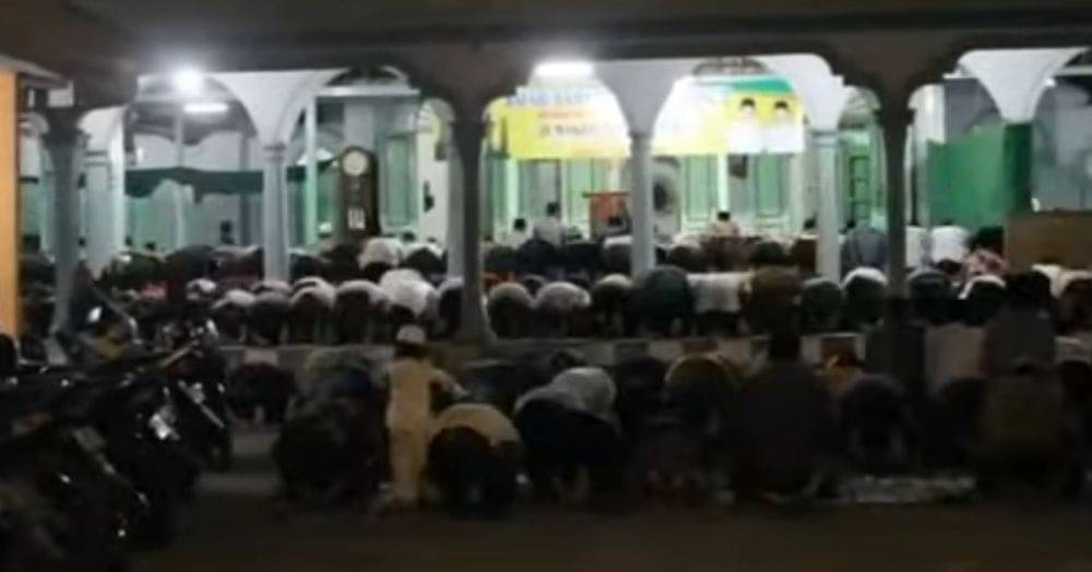 5 Tempat  Salat Tarawih Tercepat dan Terlama di Indonesia