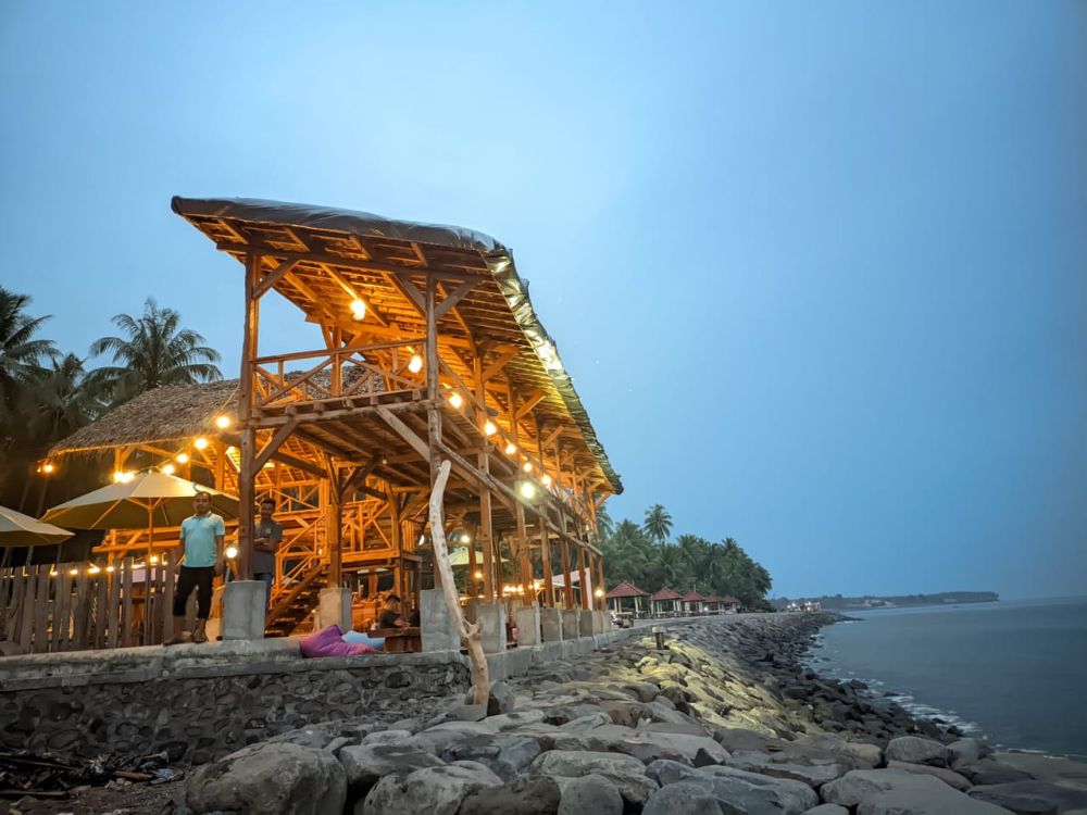 Rekomendasi Tempat Bukber dengan Keindahan Pantai di Lotim