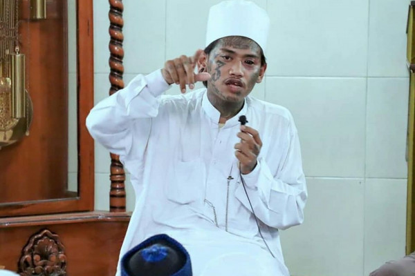 9 Potret Gahar Roni Bodax, Mantan Preman yang Kini Geluti Dunia Dakwah