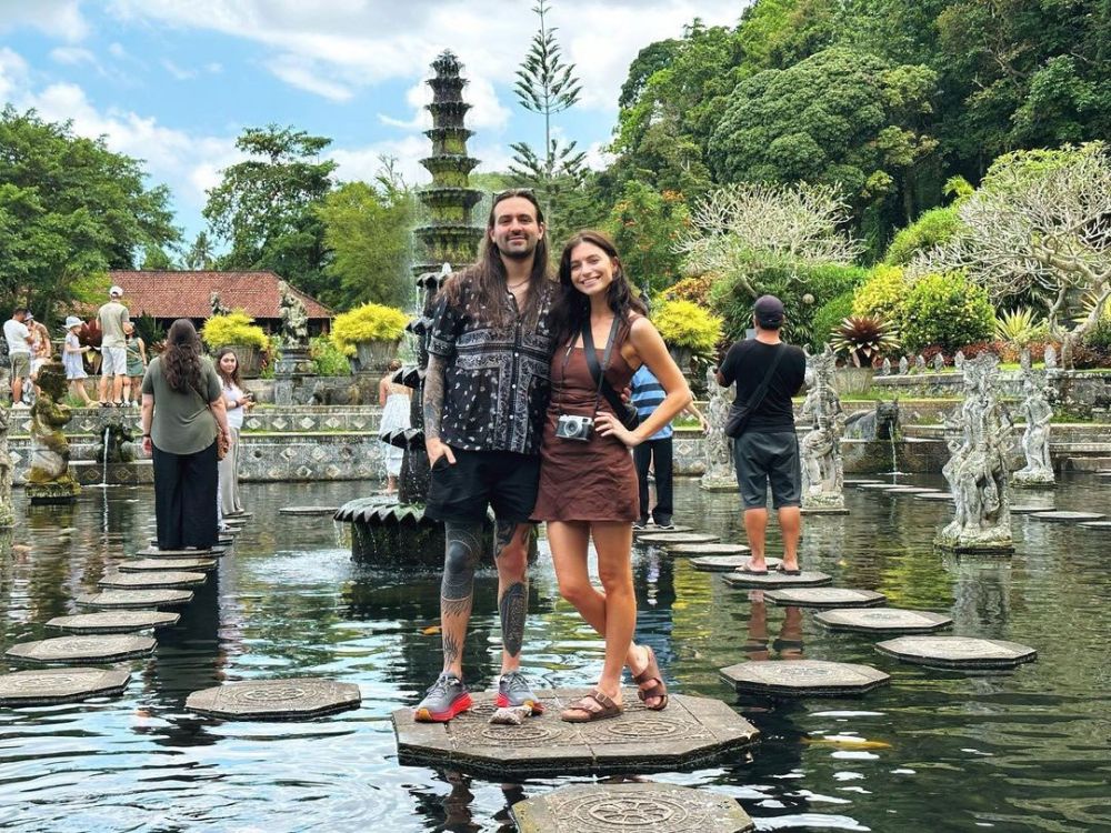 10 Potret Drummer Slipknot Liburan ke Bali, Honeymoon